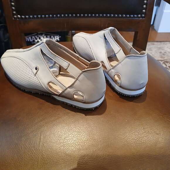 Mens leather casual vacation shoes. - Picture 6 of 8